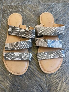Universal Thread Three-Strap Snake Print Slide Sandal Size 8